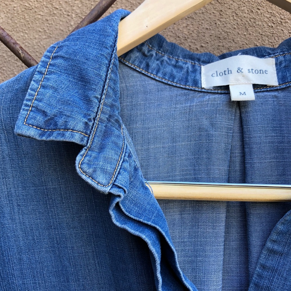 Cloth & Stone Chambray Split Back hem Button Down - Picture 2 of 8